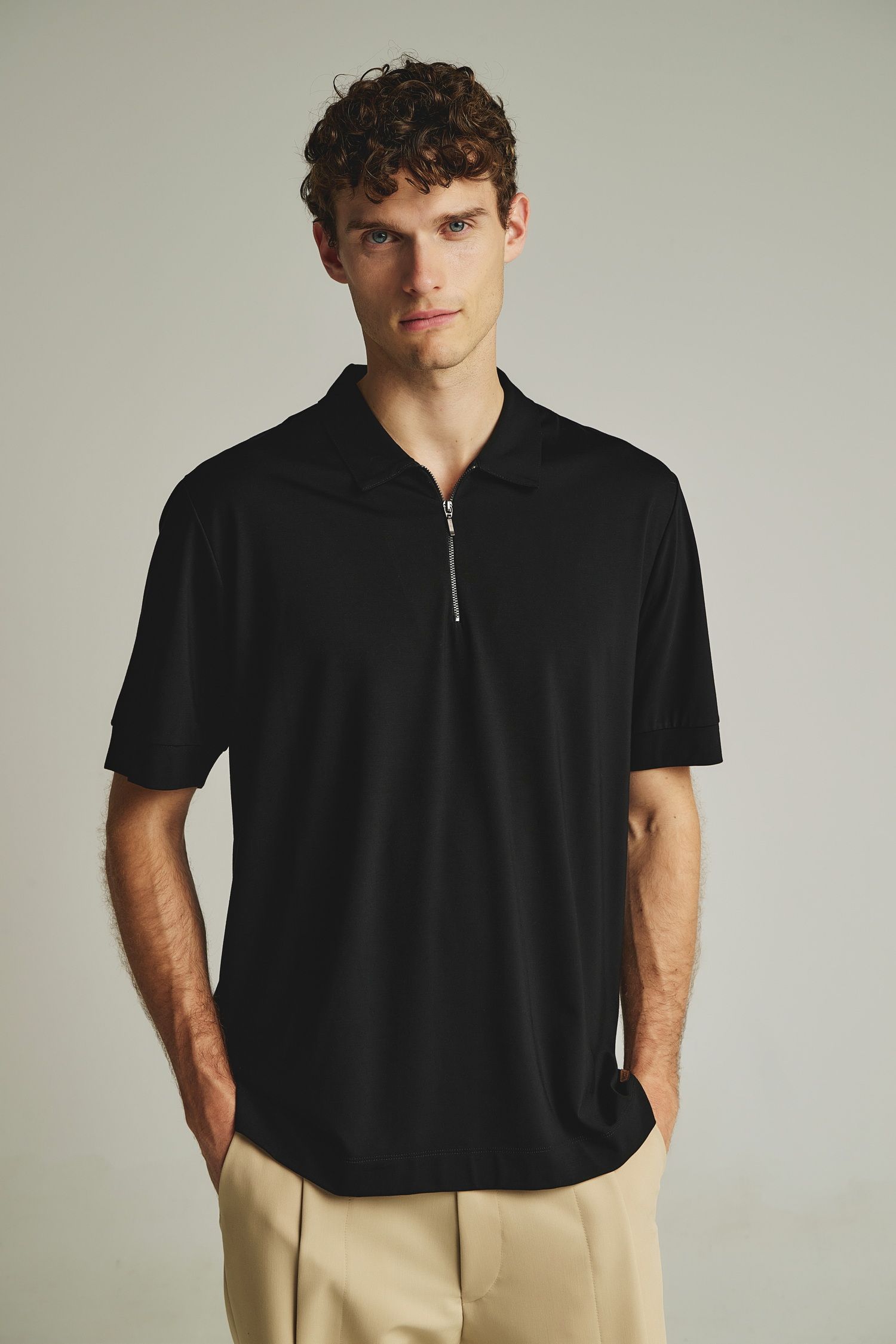 Κοντομάνικη μπλούζα με φερμουαρ