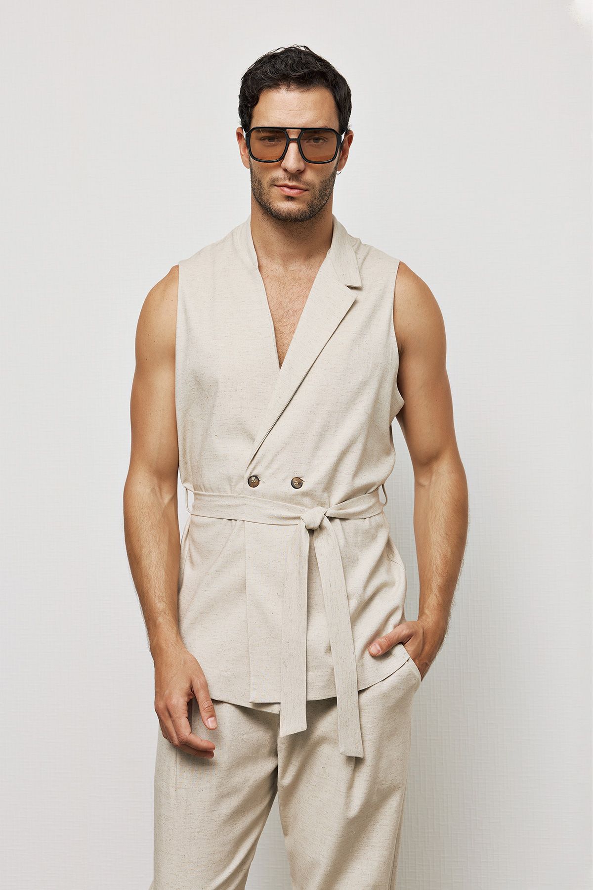 Αμάνικο Λινό Σακάκι με Ζώνη στην Μέση