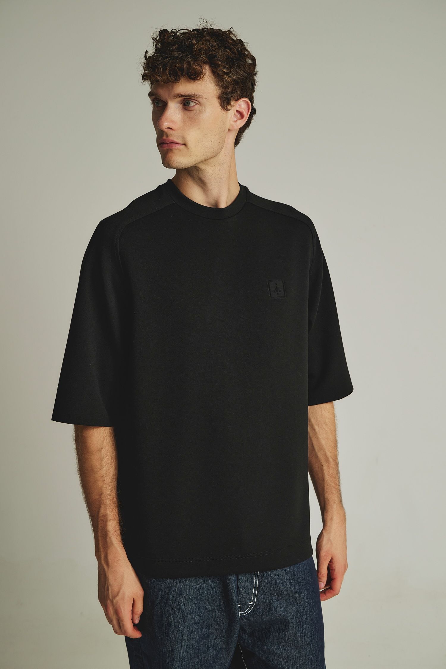 T-shirt με Ανάγλυφο Λογότυπο στο Στήθος