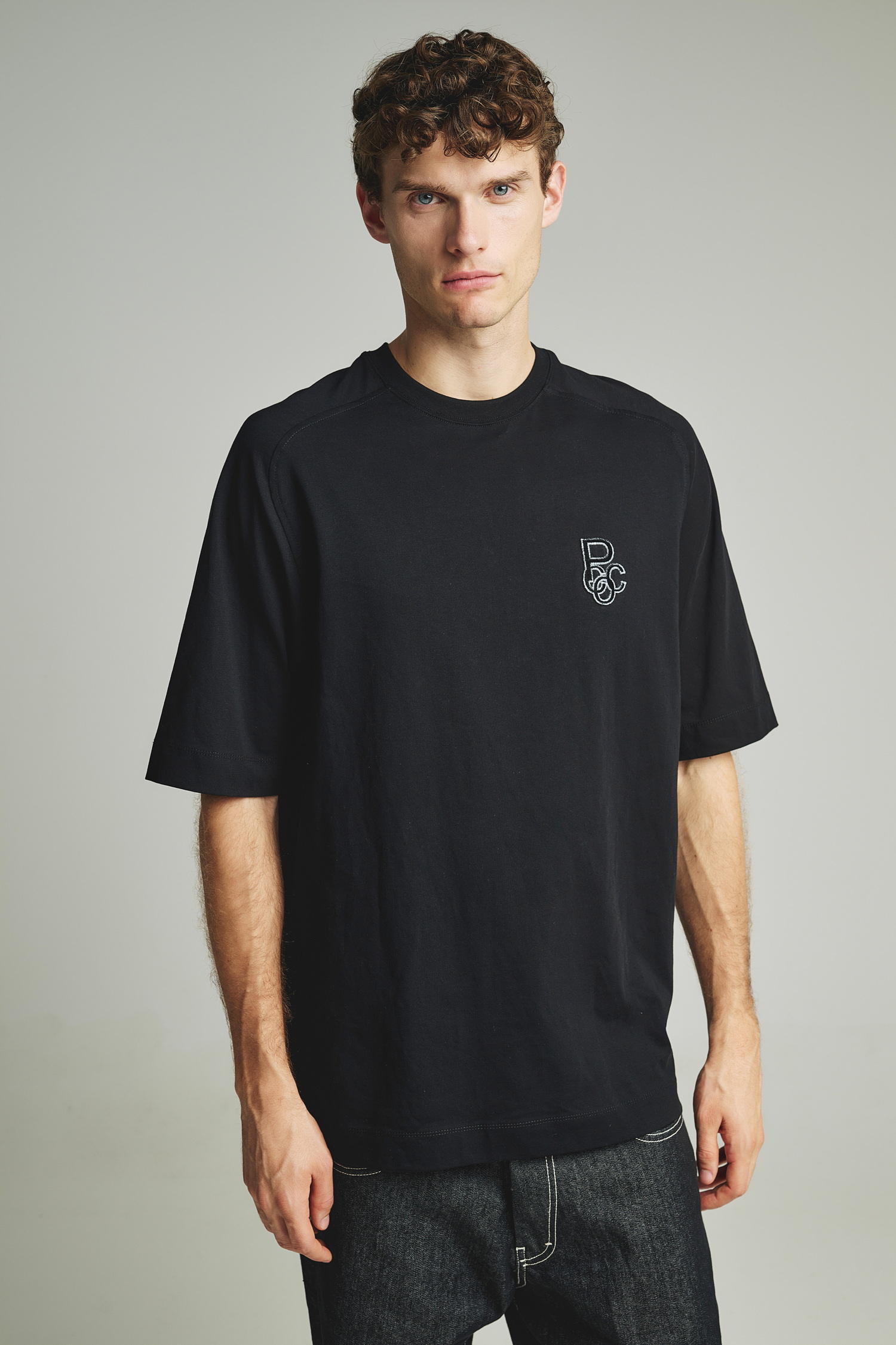 Κοντομάνικη Μπλούζα Με Κέντημα Στο στήθος