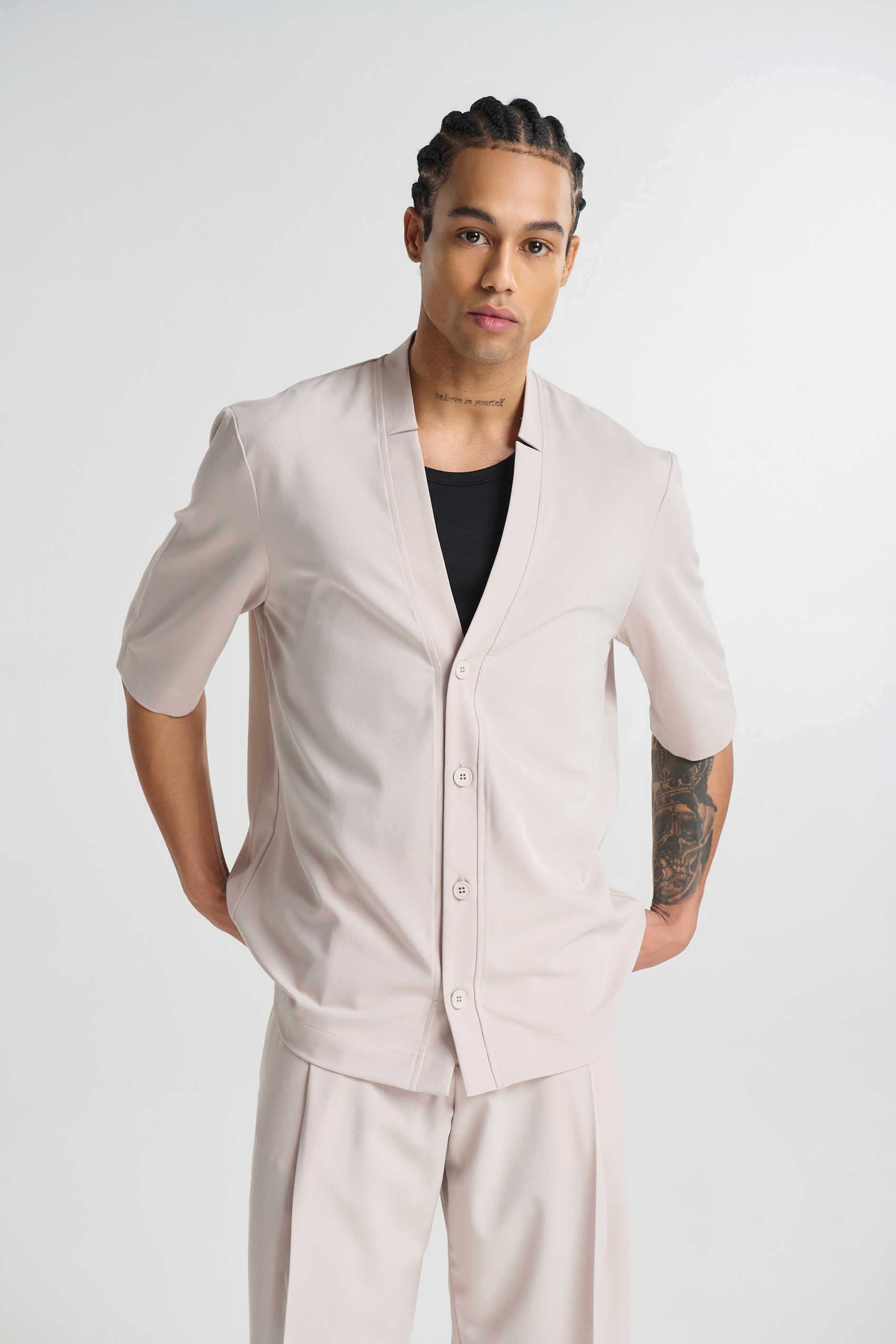 Κοντομάνικο Πουκάμισο V Λαιμόκοψη με Σχισίματα