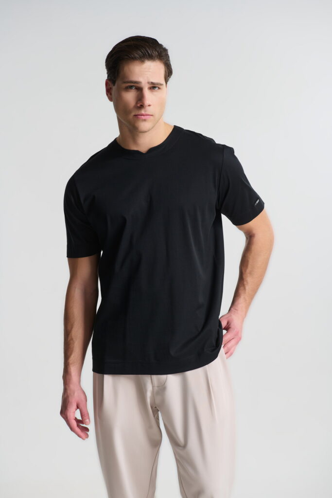 T-Shirt με V-Cut Λαιμόκοψη