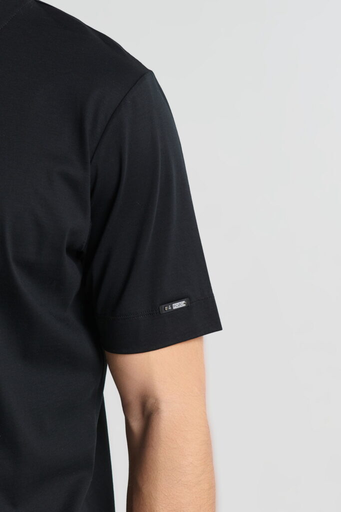 T-Shirt με V-Cut Λαιμόκοψη