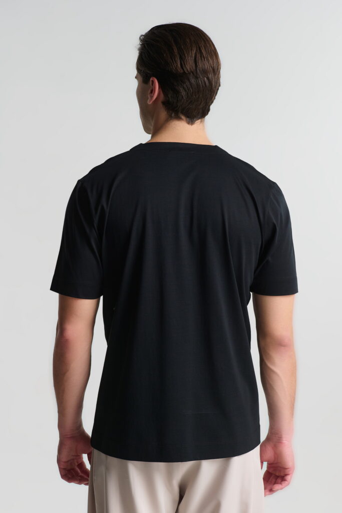 T-Shirt με V-Cut Λαιμόκοψη