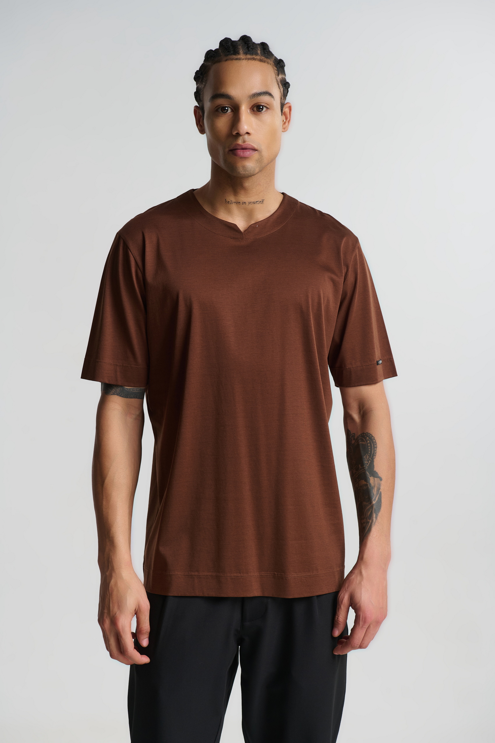 T-Shirt με V-Cut Λαιμόκοψη