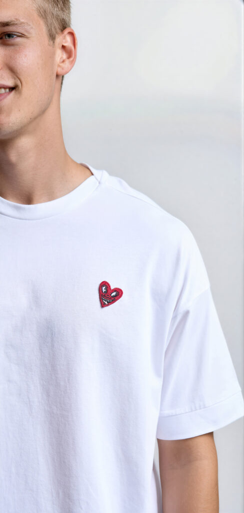 Oversized T-shirt με Κεντημένη Καρδιά